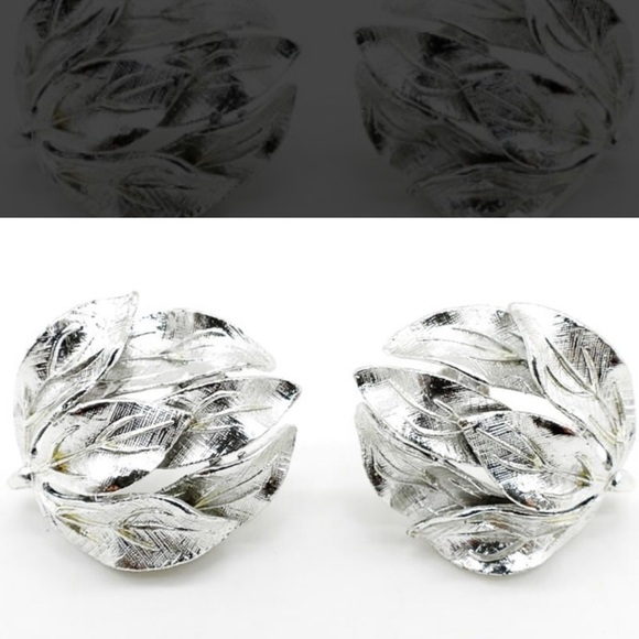 LISNER SILVER TONE LEAF EARRINGS - Picture 1 of 2